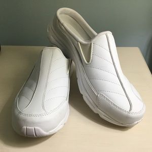 Easy Spirit women’s leather slip on mule sneakers, white, size 10M, NEW